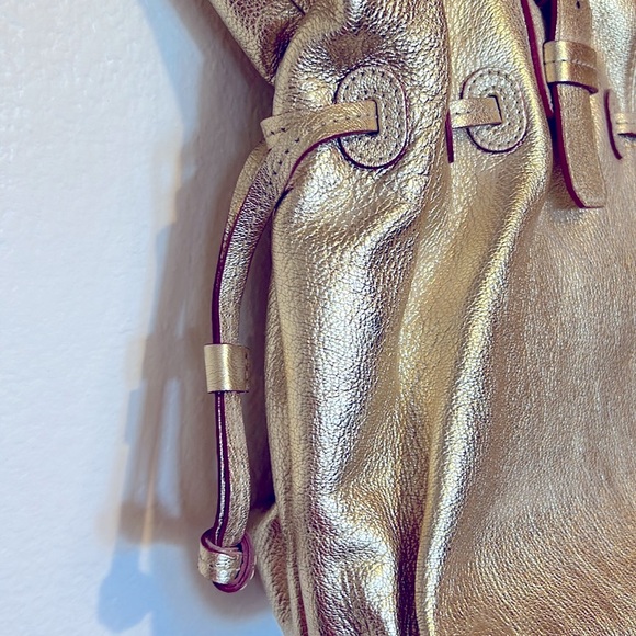 Dooney & Bourke Gold Leather shoulder satchel. New, tag on inside - Picture 4 of 11